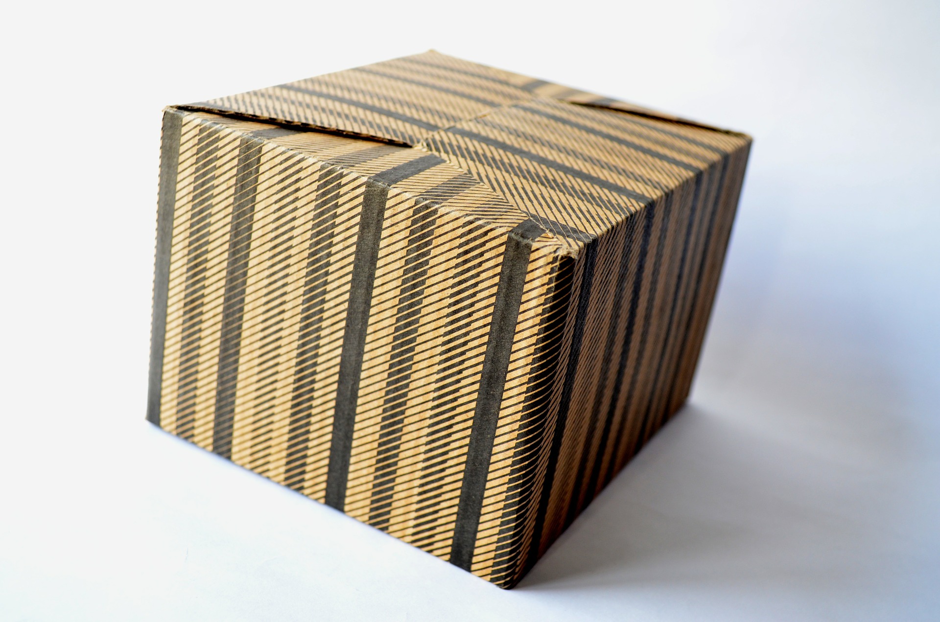cardboard-box-389934_1920